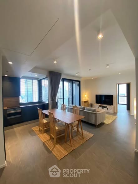 The Lofts Silom by Raimon Land