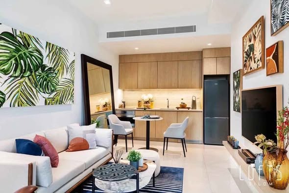 living room of The Lofts Silom by Raimon Land