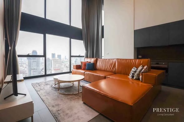 living room of The Lofts Silom by Raimon Land