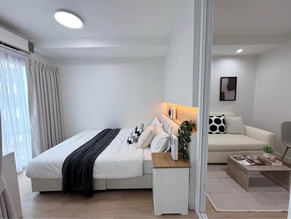 bedroom of The Log 3 Condominium