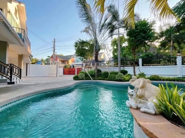 pool of The M Pool Villas Bangkok – Ekkamai