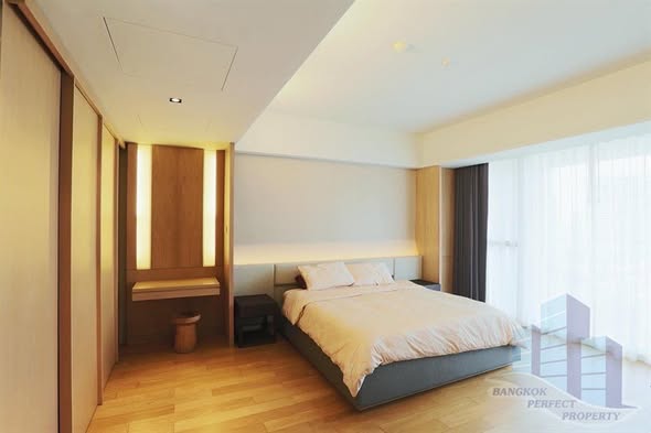bedroom of The Met Condominium