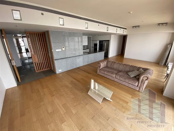 living room and room interior of The Met Condominium