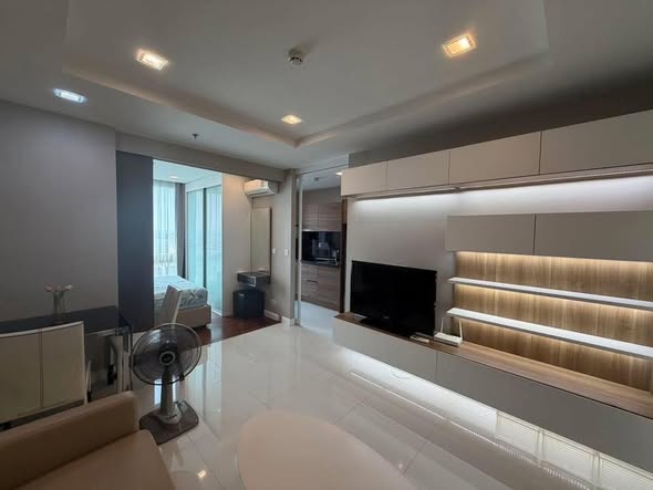 bedroom of The Metropolis Samrong