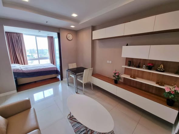 bedroom of The Metropolis Samrong