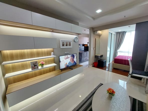 bedroom of The Metropolis Samrong
