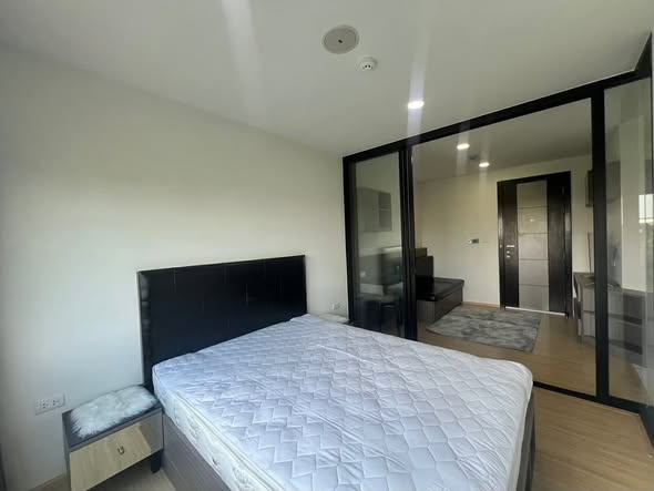 bedroom and room interior of The Metropolis Samrong