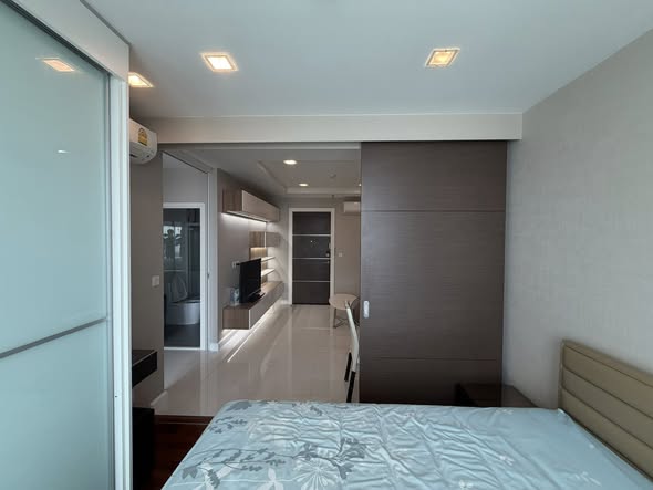 bedroom and room interior of The Metropolis Samrong
