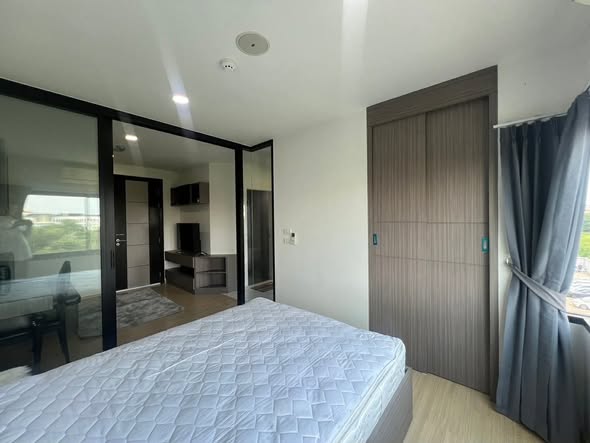 bedroom and room interior of The Metropolis Samrong