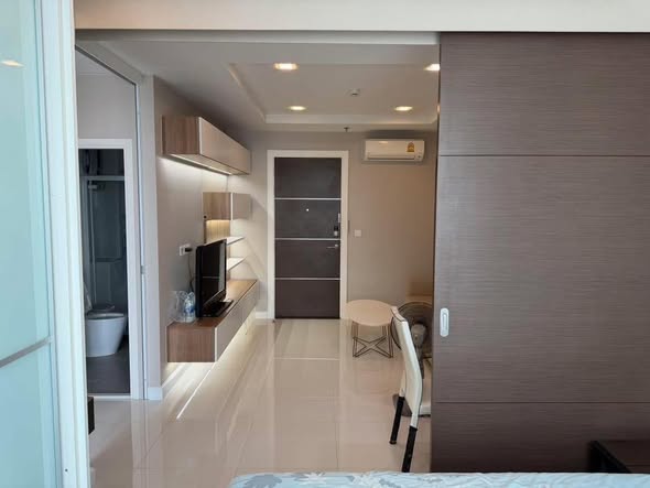 room interior of The Metropolis Samrong