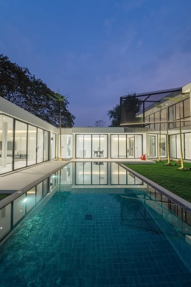 pool and room interior of บ้านพักหัวหิน The Modern Pool Villa