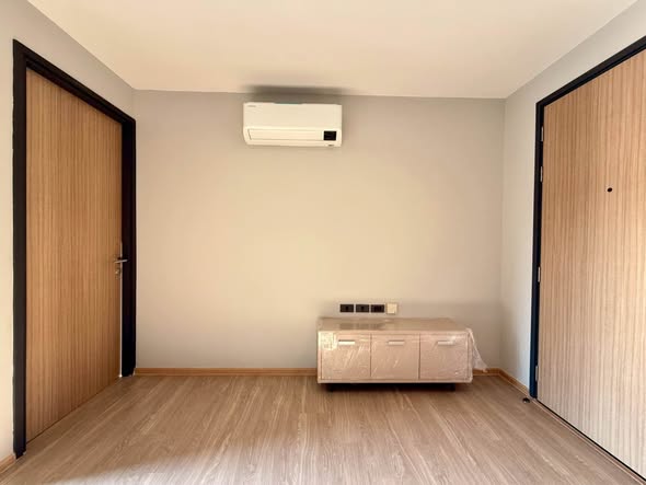 room interior of The Moment Ratchada 19