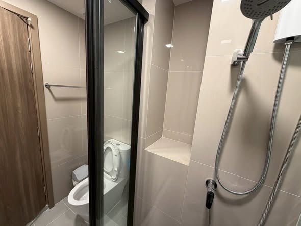 bathroom of THE MUVE Sukhumvit 107