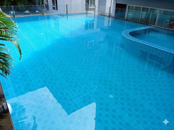 pool of The One Plus+ @Srinakarin