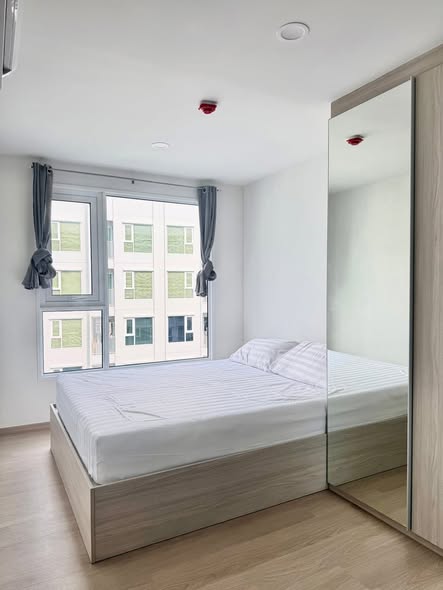 bedroom and room interior of The Origin Phahol 57