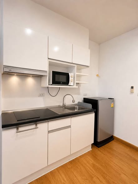 kitchen of The Parkland Phetkasem Condominium