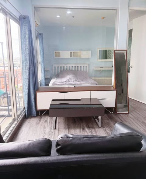 bedroom and room interior of The Parkland Taksin -Tha Phra