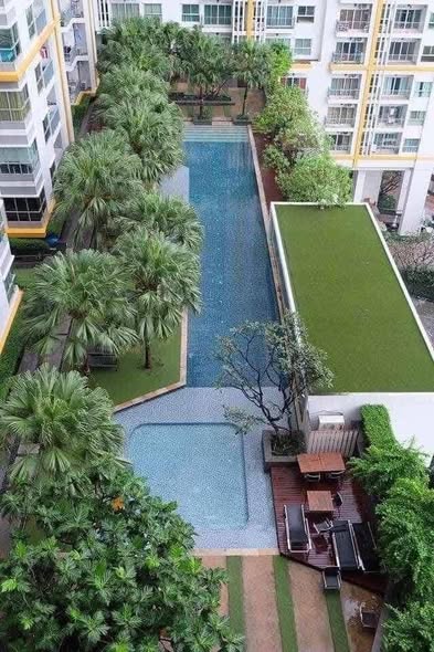pool of The Parkland Taksin -Tha Phra