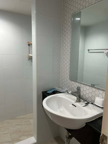 bathroom of The Peak Condominium