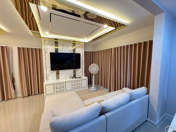 living room and bedroom of เดอะแพลนท์ รังสิต อเวนิว (The Plant Rangsit Avenue)