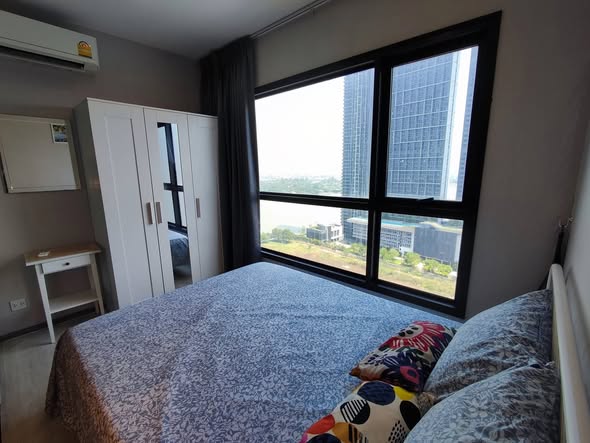 bedroom of The Politan Rive
