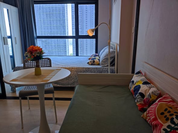 bedroom of The Politan Rive