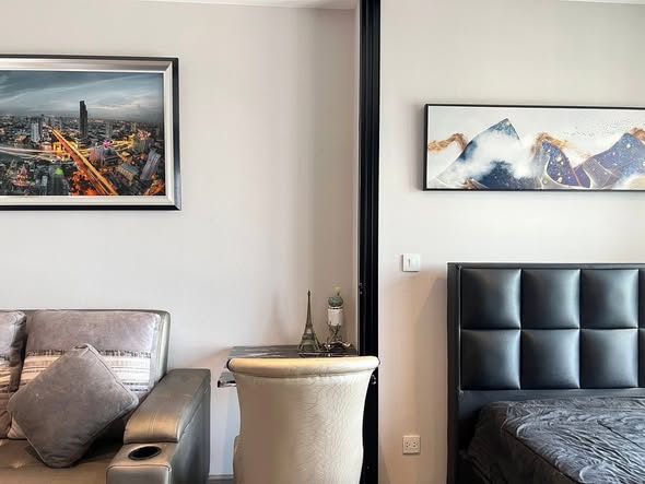 bedroom of The Politan Rive