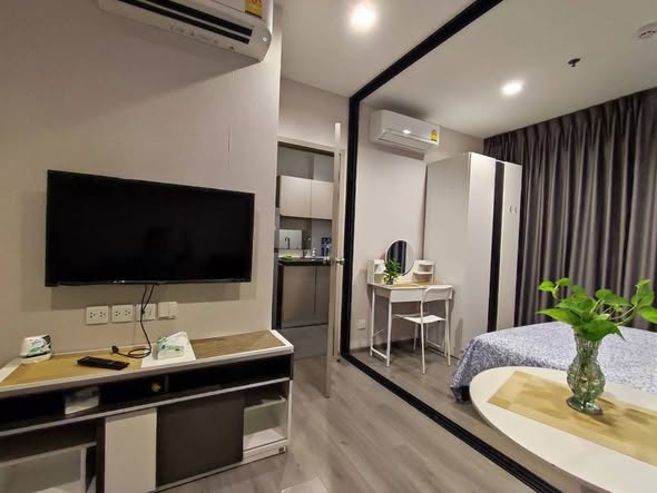 bedroom of The Politan Rive