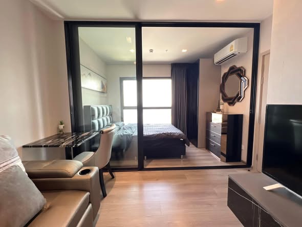 bedroom and room interior of The Politan Rive