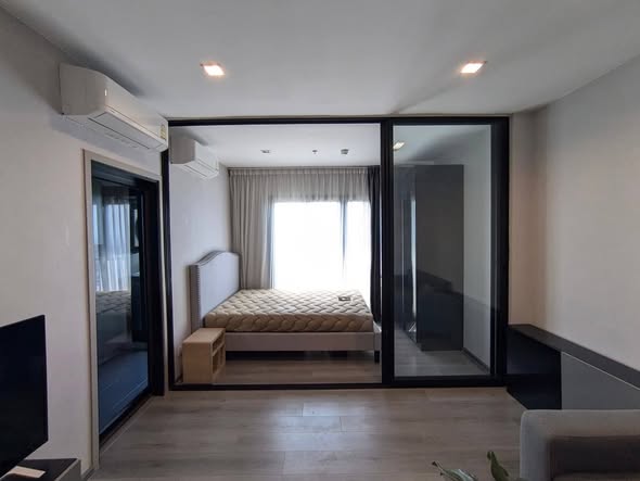 bedroom and room interior of The Politan Rive
