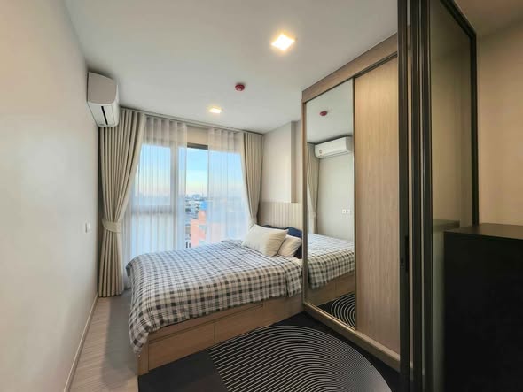 bedroom of The Privacy S101