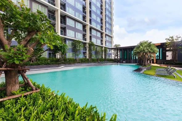 pool of The Prodigy Condo MRT Bangkhae