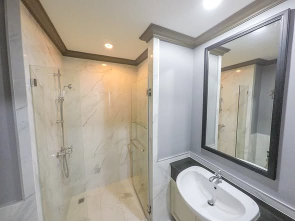 bathroom of The Reserve Kasemsan 3