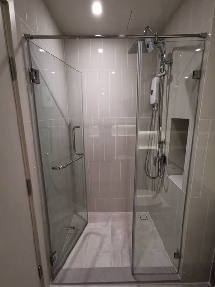 room interior and bathroom of The Reserve Phahol-Pradipat