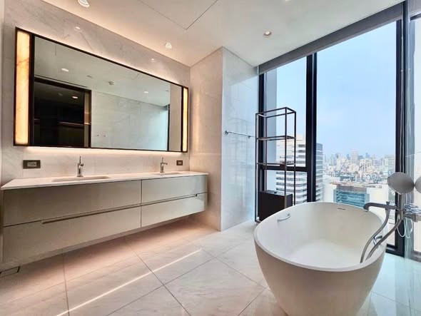 bathroom of The Residences at Sindhorn Kempinski Hotel Bangkok