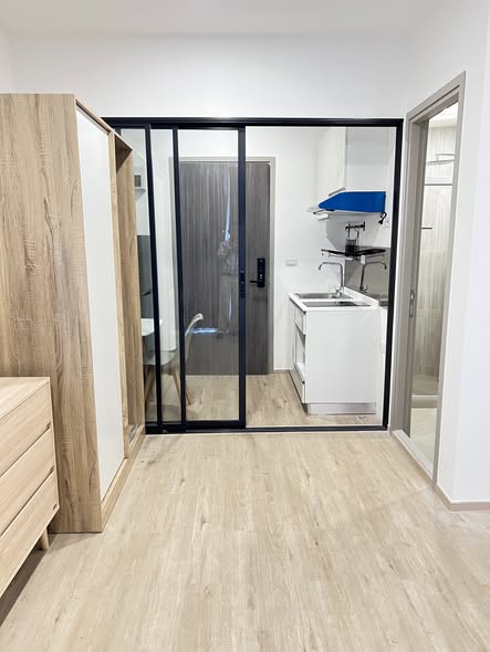 room interior and bathroom of The Rich Rama 9 – Srinagarindra