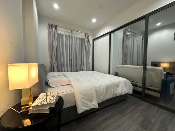 bedroom of The Rich Sathon-Taksin
