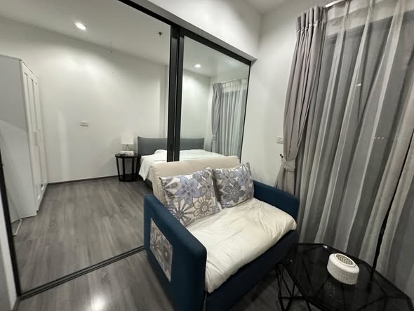 bedroom and room interior of The Rich Sathon-Taksin