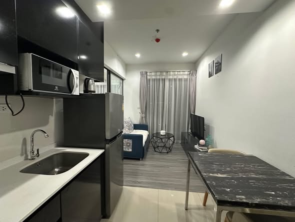 The Rich Sathon-Taksin