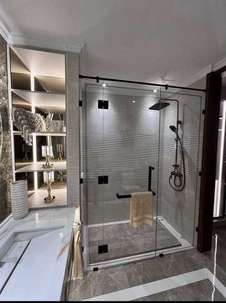 room interior and bathroom of The Riviera Malibu Residences เดอะ ริเวียร่า มาลิบู เรสซิเด้นท์