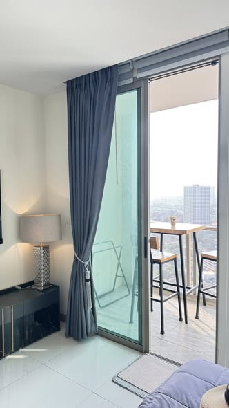 bedroom and room interior of The Riviera Wongamat Beach : เดอะ ริเวียร่า วงศ์อมาตย์ บีช