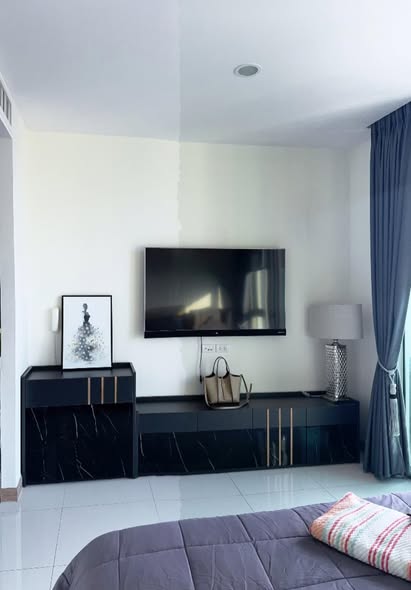 living room and bedroom of The Riviera Wongamat Beach : เดอะ ริเวียร่า วงศ์อมาตย์ บีช