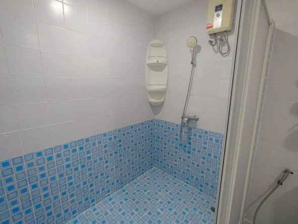 bathroom of The Roof Garden
