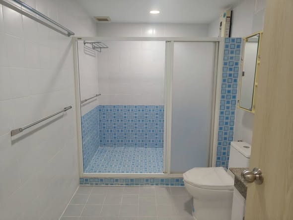 bathroom of The Roof Garden