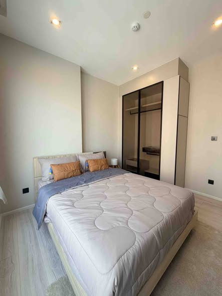 bedroom of The Room Phaya Thai