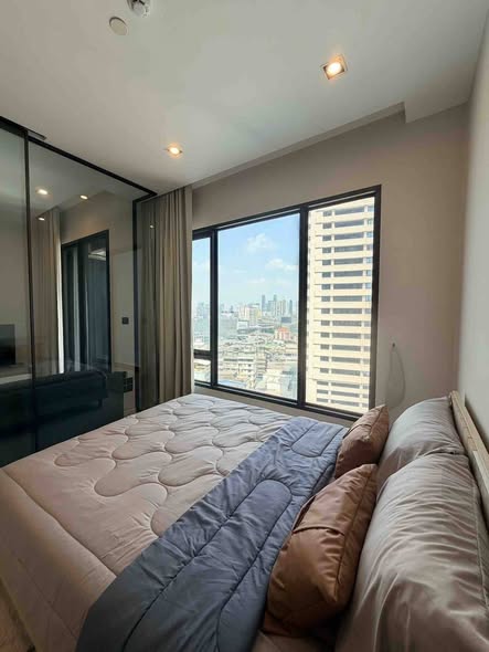 bedroom of The Room Phaya Thai
