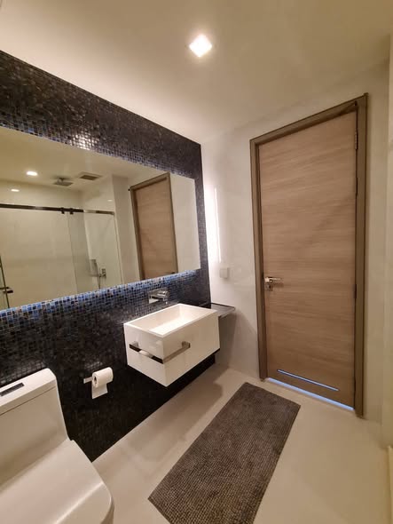bathroom of The Room Rama 4