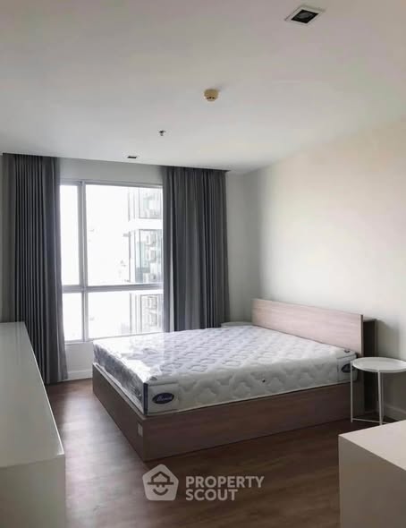 bedroom of The Room Sathon @ St. Louis