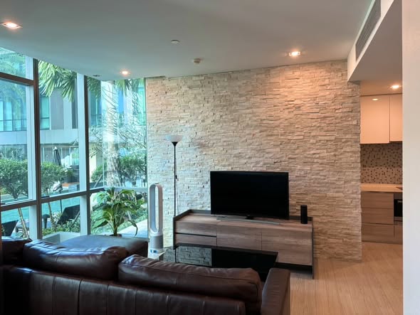 living room and room interior of The Room Sukhumvit 21