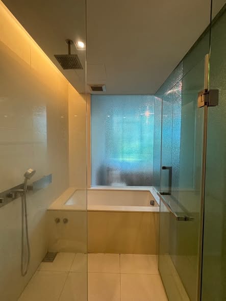 room interior and bathroom of The Room Sukhumvit 21